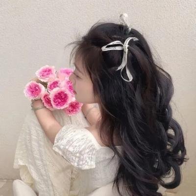 脱口秀演员被曝突然退出节目，短时间内直播镜头前画面流出